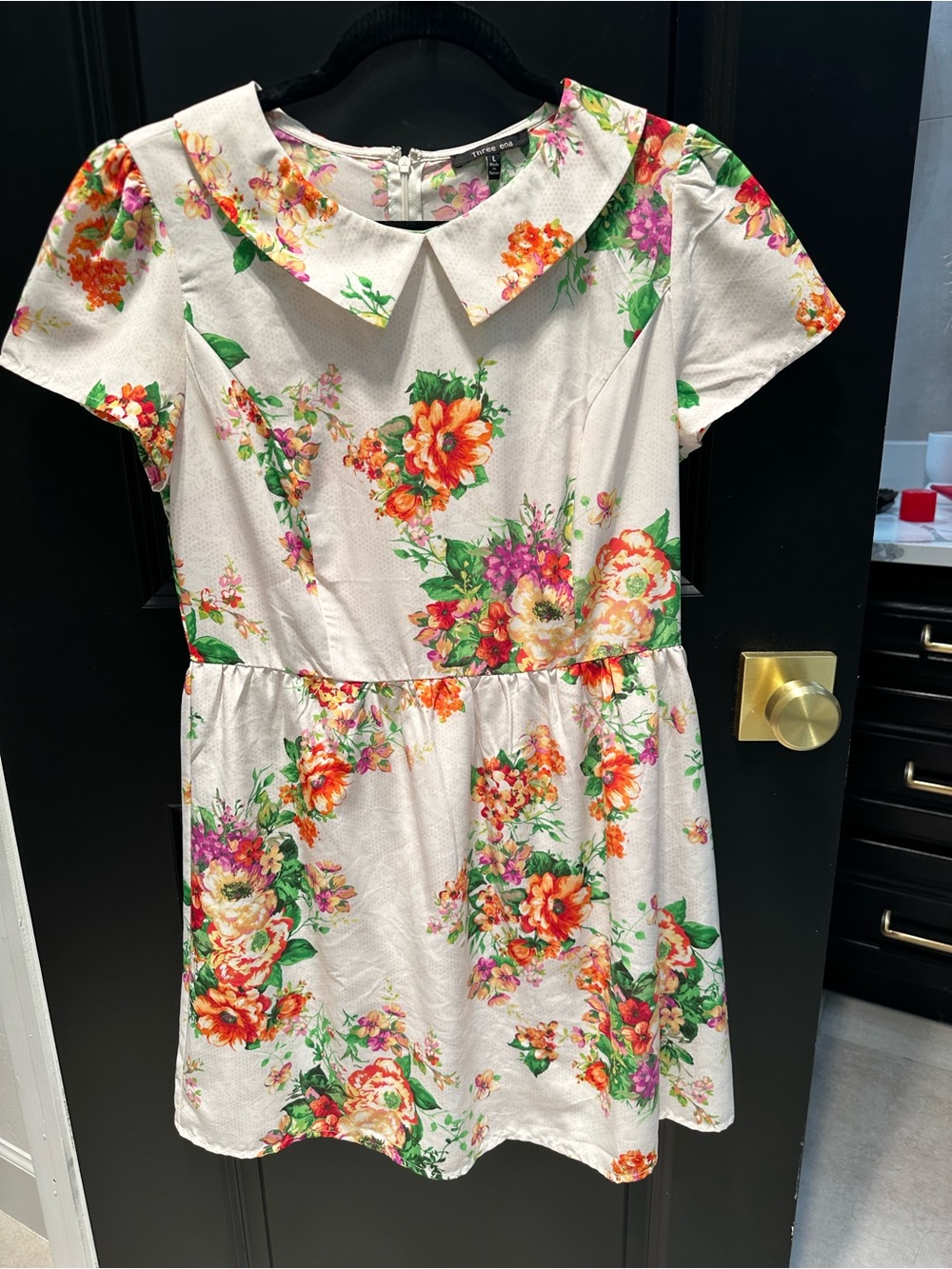 Floral Collared Casual Dress in White with Multicolor Bloom